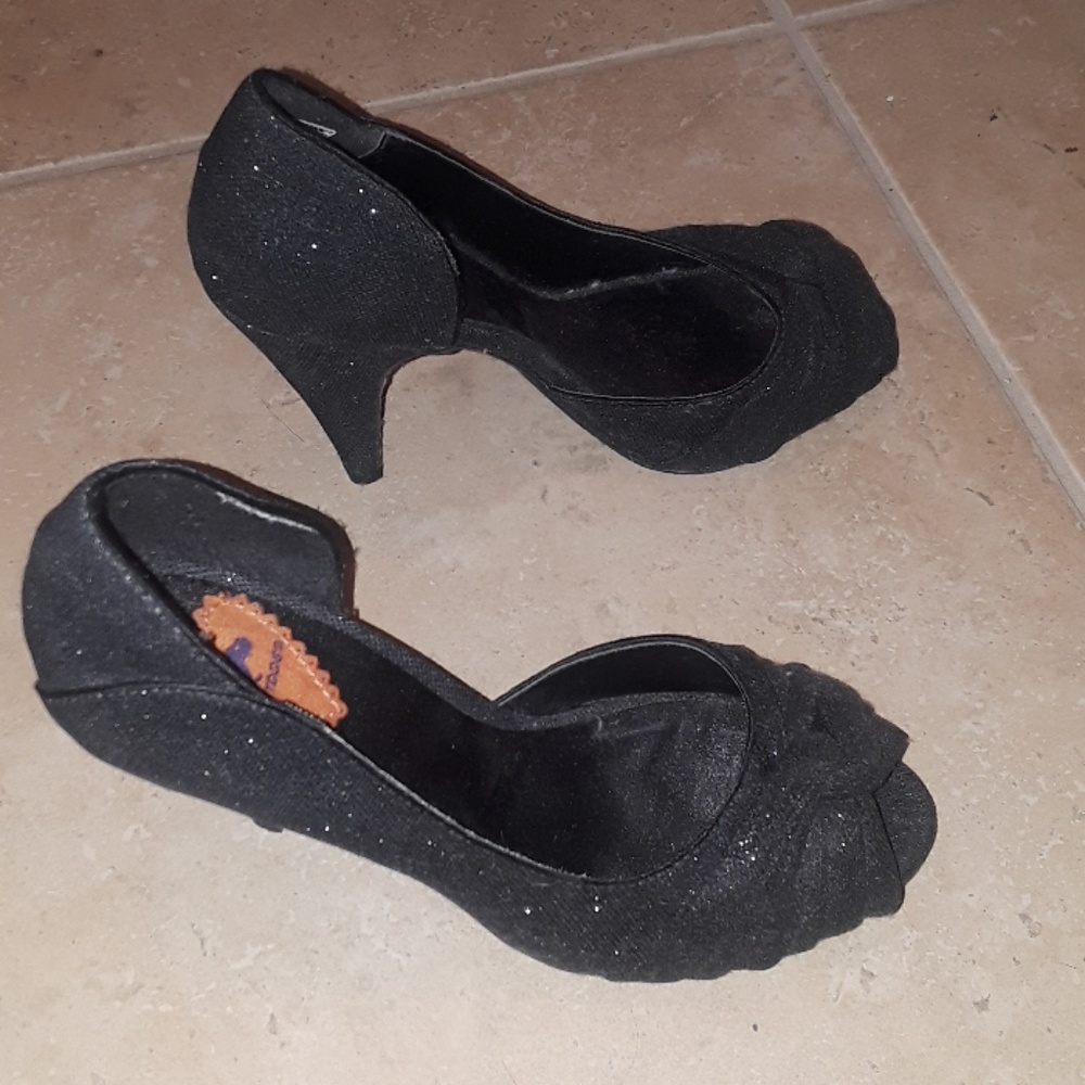 Heels - Picture 3 of 6